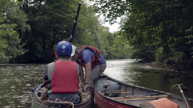 Beginning a canoeing lesson