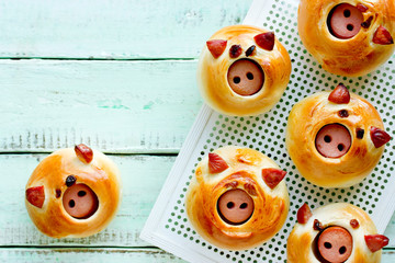 Pig shaped mini burger buns, adorable animal shaped dinner rolls for kids snack