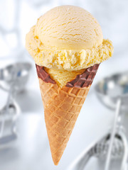VANILLA ICE CREAM CONE