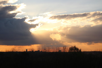 Wolken und Sonne