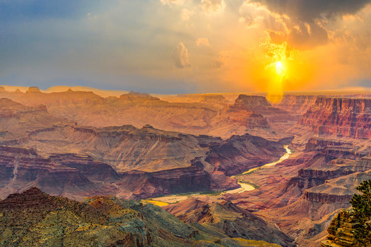 Sunrise at the Grand Canyon seen from Desert View Point