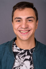 Obraz premium Studio shot of young handsome man against gray background