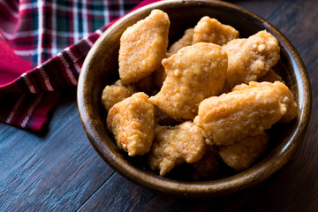 Boneless Chicken Wings in Wooden Bowl / Nuggets