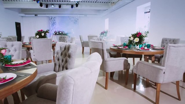 general interior plan of the restaurant with a flower decor and a honeymoon area