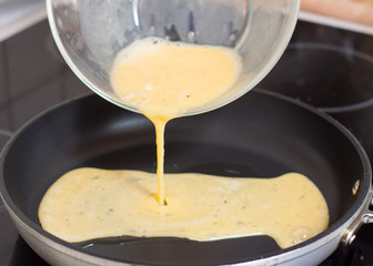 Preparation of omelette with shrimps