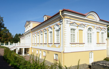 House of paintings. Building with mezzanine. The palace and park ensemble Oranienbaum was founded by A. Menshikov. 