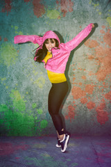 Obraz na płótnie Canvas Young woman doing hip hop dance in the studio