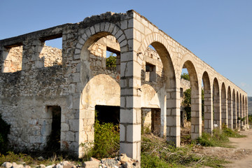 Fototapeta na wymiar ruins of the destroyed building in the Donetsk region