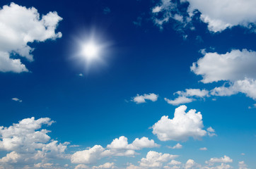 Obraz na płótnie Canvas Sun in bright blue sky.