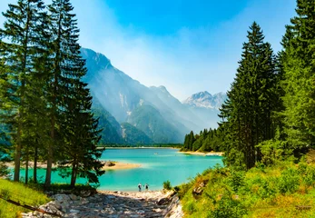 Fleecedeken met foto Cave del Predil lake framed by fir trees © Mario Savoia