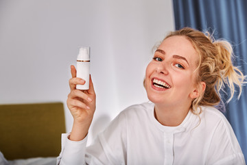 Hautpflege Verpakung Vorlage Schönheitsprodukte Dermatologie beauty Mädchen Model	