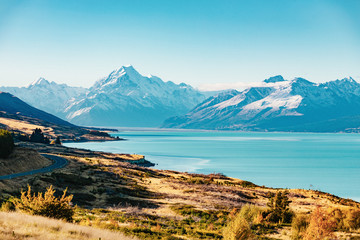 Fototapeta na wymiar Road to Mt Cook, the highest mountain in New Zealand.