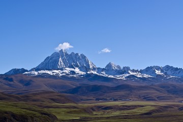 Fototapeta premium Tibetan holy mountain Mt. Yala with its summit at 5820m, taken from Tagong, Sichuan, China. 