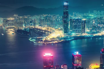 Foto op Canvas Toneelluchtmening over & 39 s nachts Hong Kong, China. Veelkleurige nachtelijke skyline met verlichte wolkenkrabbers gezien vanaf Victoria Peak. © Funny Studio