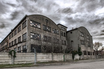 Ruderi industriali, capannoni dismessi e terrificanti