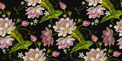 Panele Szklane  Haft różowy lotos wody, wzór kwiatów lilii wodnych. Szablon ubrania, projekt koszulki
