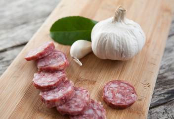 saucisson sec a l ail