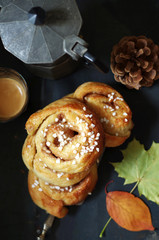 selbstgemachte Zimtschnecken mit Hagelzucker (Herbst)