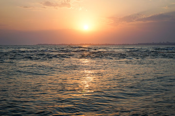 Obraz premium seascape with a magnificent sunset over the sea.