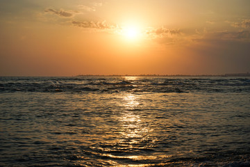 Obraz premium seascape with a magnificent sunset over the sea.