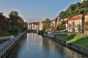 Fototapeta na wymiar Ljublijana street and river
