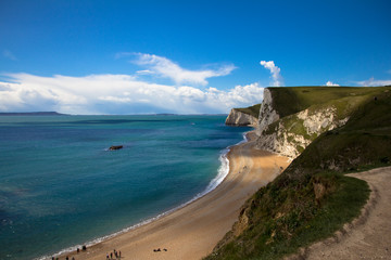 Obraz premium Looking down the coast in the English seaside