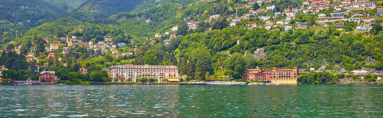 Fototapeta na wymiar Panoramablick vom Comer See auf die Villa d'Este