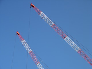 The cranes which builds an apartment