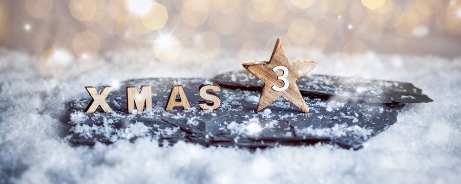 Dritter Advent XMAS Buchstaben im Schnee	