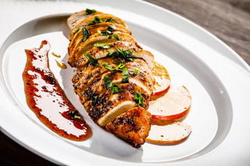 Grilled chicken fillet with apples