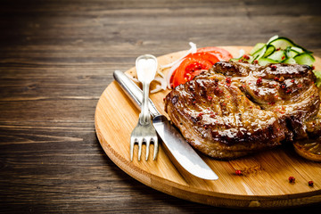Grilled steak with vegetables