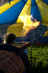 Obraz premium burner inflates hot air balloon 