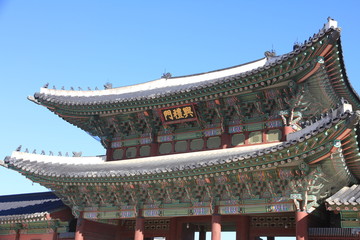 Fototapeta premium Gyeongbokgung Palace in Seoul, South Korea. Writing on the building: Heungnyemun Gate