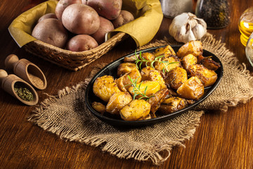 Roasted potatoes with garlic and rosemary
