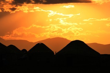 Fototapeta na wymiar Yurt tents, Lake Song-Kul, Kyrgyzstan, Kirghizistan