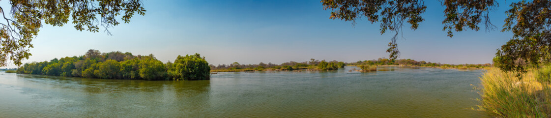 Fototapeta na wymiar Panorama am Oberlauf des Okavango / Cubango, Namibia