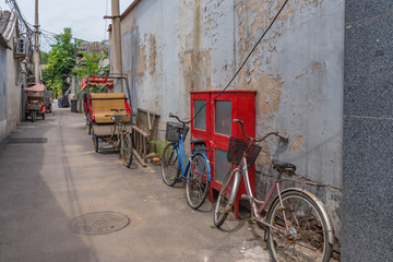 Fototapeta na wymiar Fahrräder und Rikscha in Peking