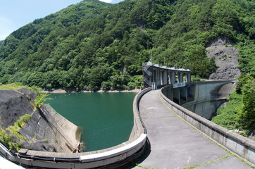 山奥のダム