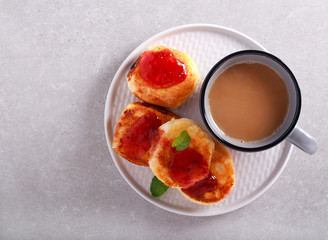Cottage cheese fritters with jam