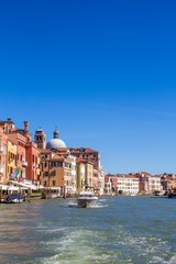 Fototapeta na wymiar houses on the Grand Canal in Venice