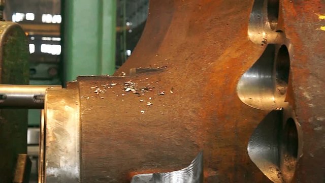 large drill bit cutter, machine that rotates a huge drills, Automatic drilling machine in action, drilling machine closeup, control machine milling, huge drilling machine with water-cooled 