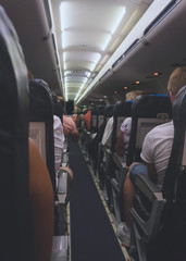 Naklejka premium Wnętrze samolotu z pasażerami.
