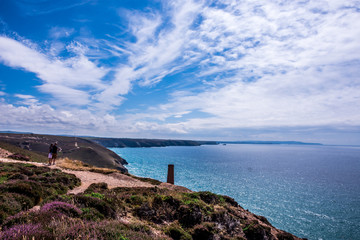 Naklejka premium Stamps and wheel engine house ruins Wheal Coates mine on cliffs near St. Agnes, Cornwall, UK