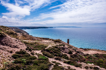 Stamps and wheel engine house ruins Wheal Coates mine on cliffs near St. Agnes,  Cornwall, UK
