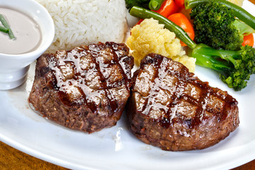 roast beef with vegetables and rice