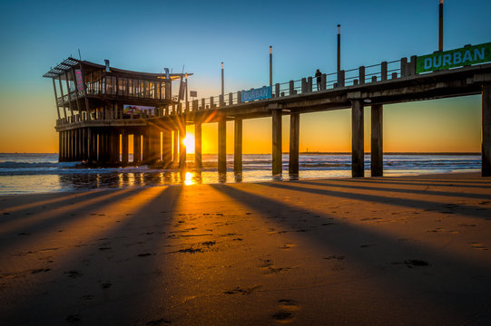 Fototapeta Moyo pier at sunrise