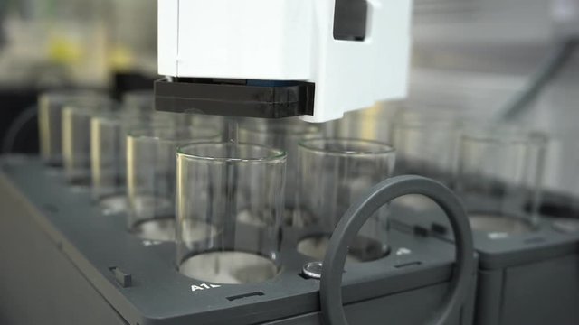 Scientific instrument for semipreparative chromatography with mass spectrophotometer, robot automatic research technology, sample laboratory tubes, modern research technology