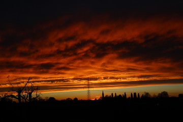 Fototapeta premium Wolkenkante im Abendrot