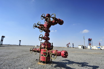 The pipe and valve oil fields