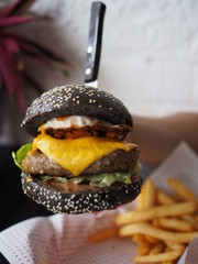 beef burger charcoal bun - 231463966